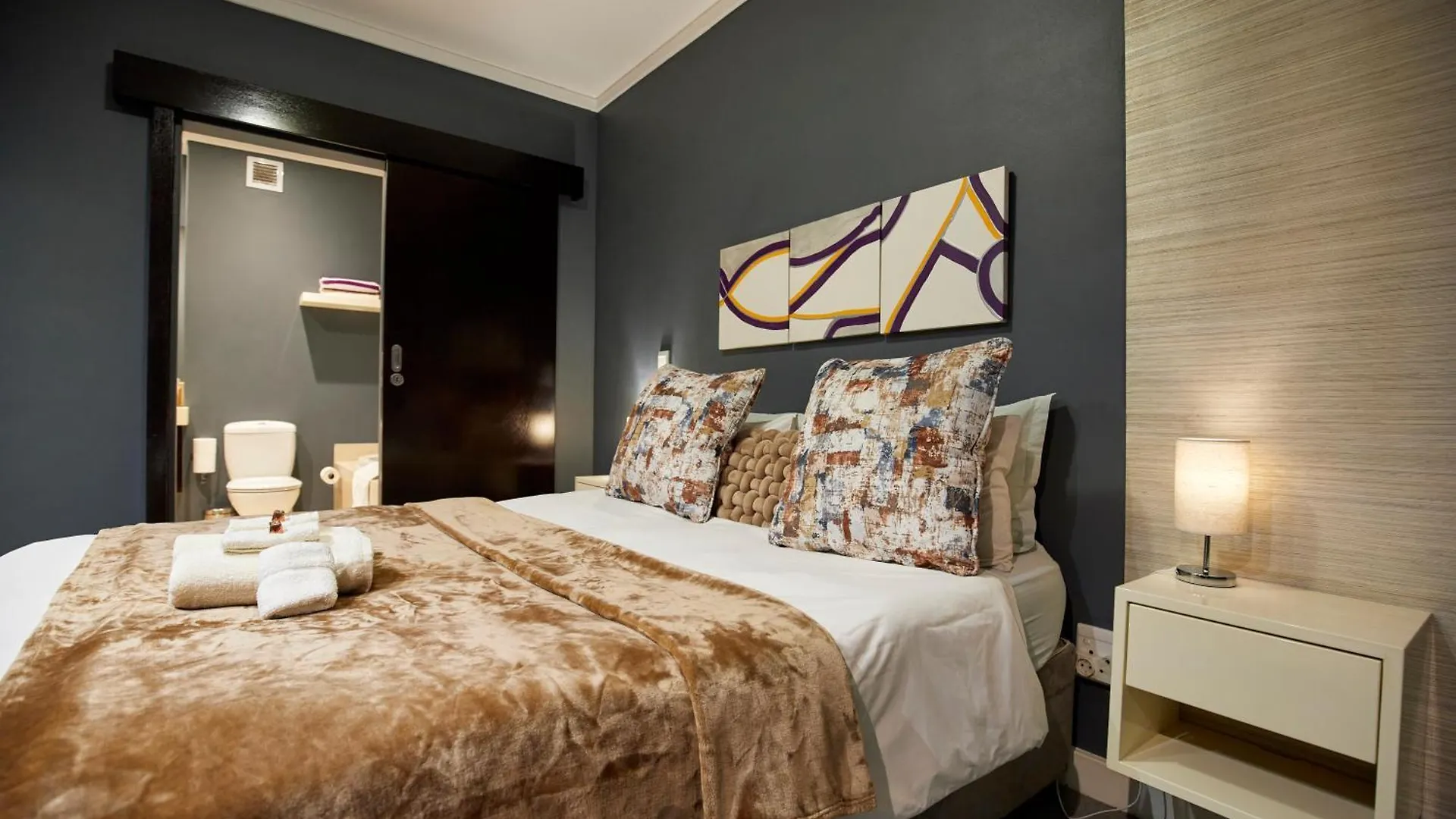 Sunny, Central Cape Town Living! Apartment